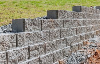Modular blocks retaining wall